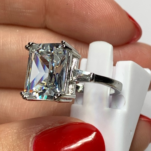 Silver Austrian Crystal Ring - Picture 5 of 8
